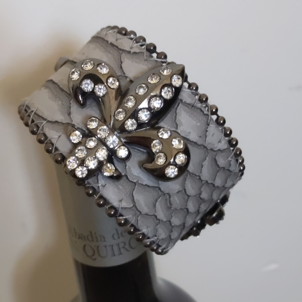 Genuine leather fleur-de-lis bling bracelet